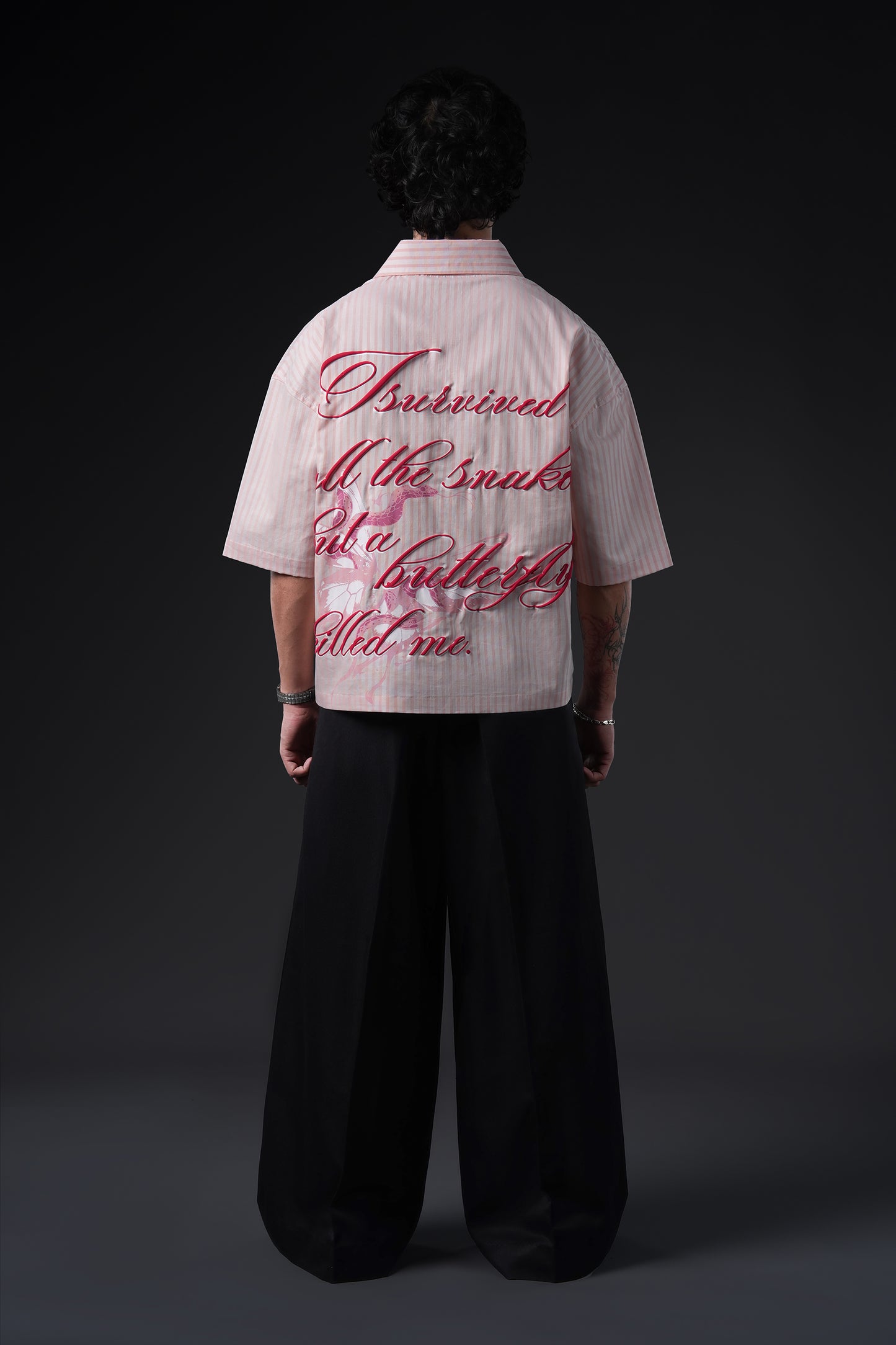PRETTY LITTLE KILLER - Boxy Fit Shirt
